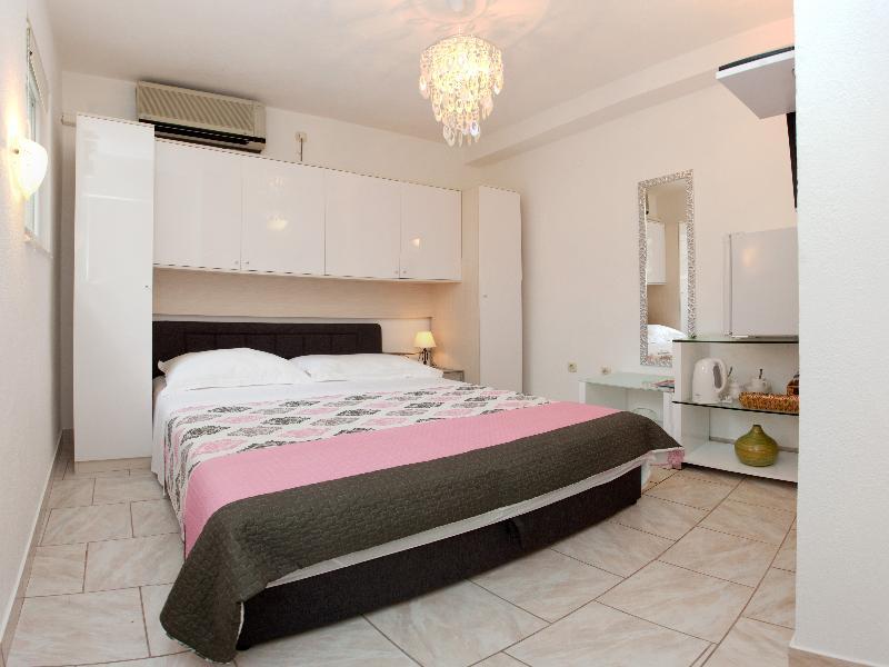 Apartment Alma Split Buitenkant foto