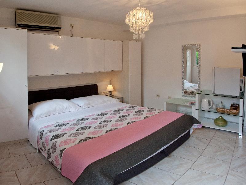 Apartment Alma Split Buitenkant foto