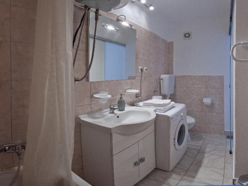 Apartment Alma Split Buitenkant foto