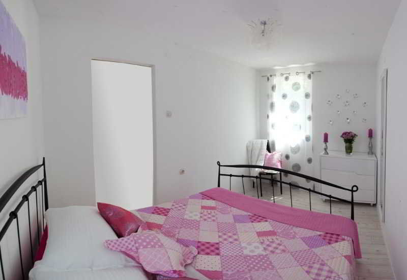 Apartment Alma Split Buitenkant foto