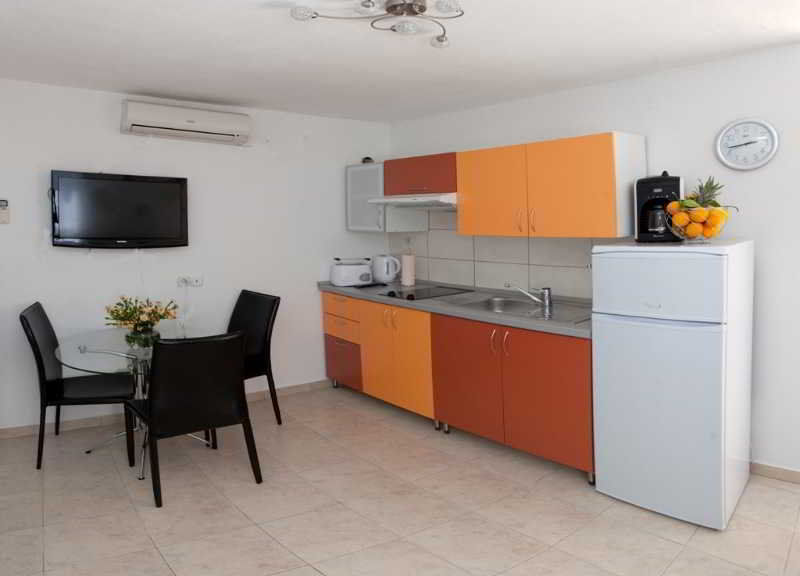Apartment Alma Split Buitenkant foto