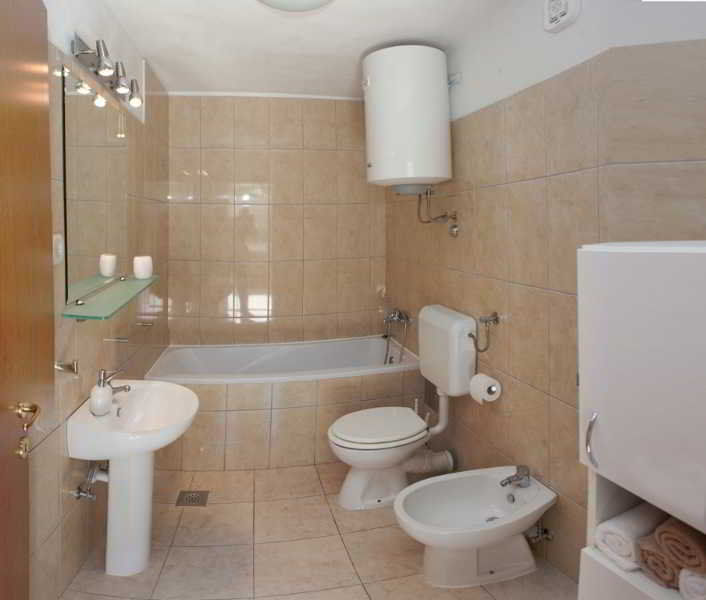 Apartment Alma Split Buitenkant foto