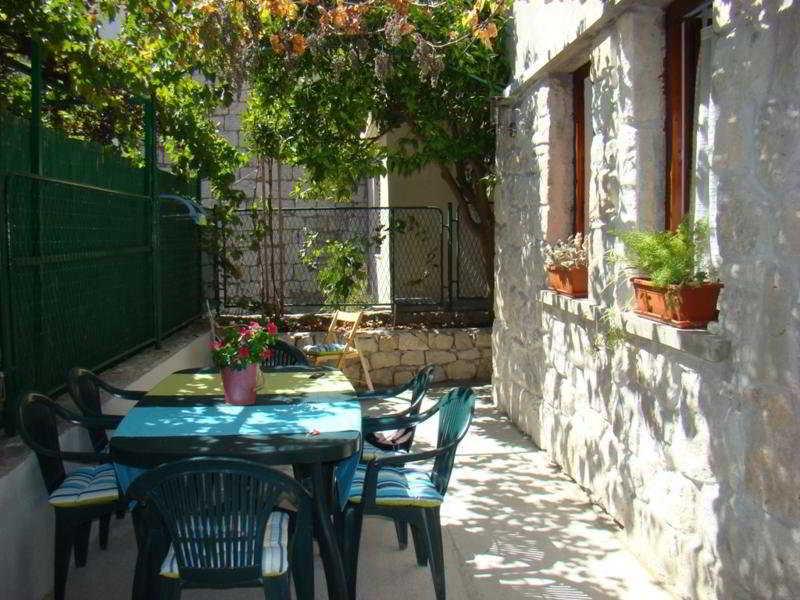 Apartment Alma Split Buitenkant foto