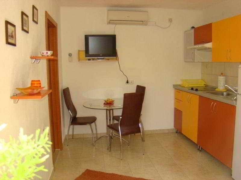 Apartment Alma Split Buitenkant foto