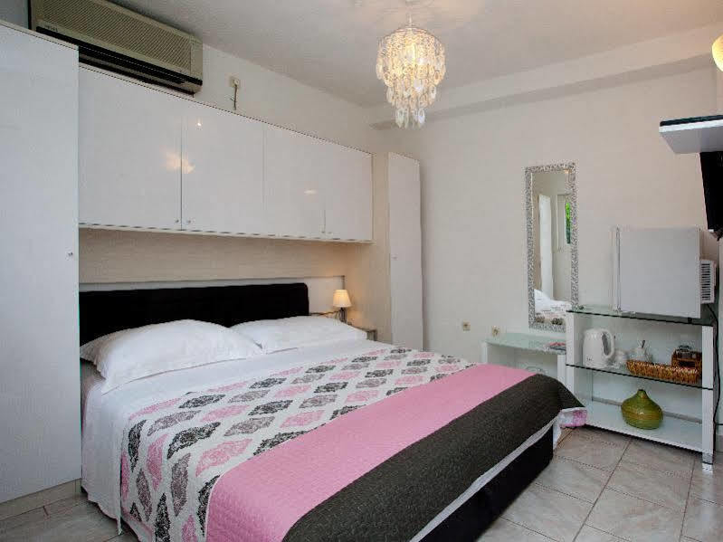 Apartment Alma Split Buitenkant foto