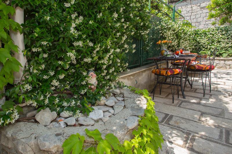 Apartment Alma Split Buitenkant foto