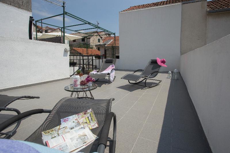Apartment Alma Split Buitenkant foto