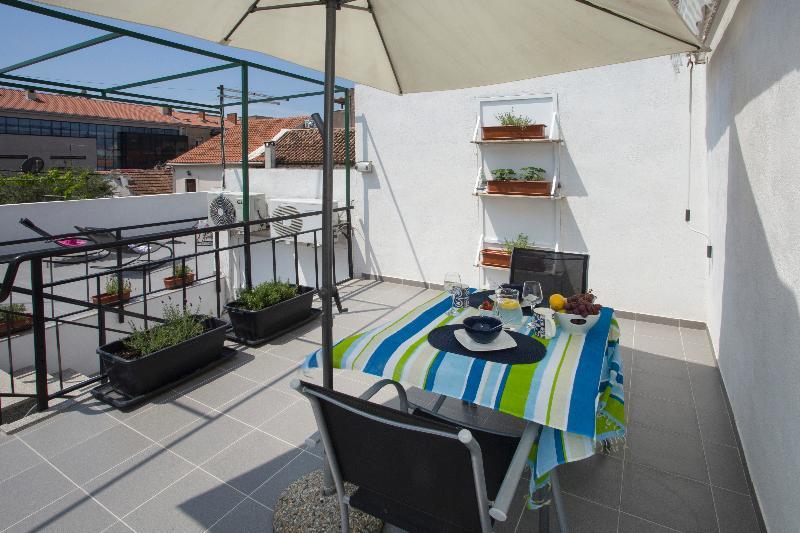 Apartment Alma Split Buitenkant foto