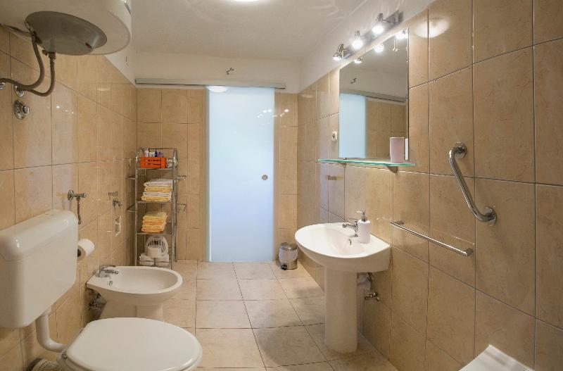 Apartment Alma Split Buitenkant foto